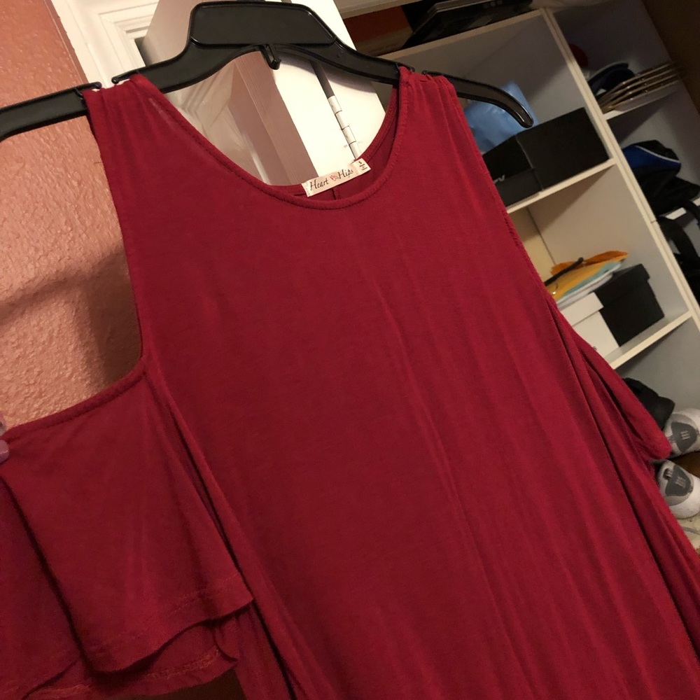 Maroon cut out shoulder shirt from OLD NAVY